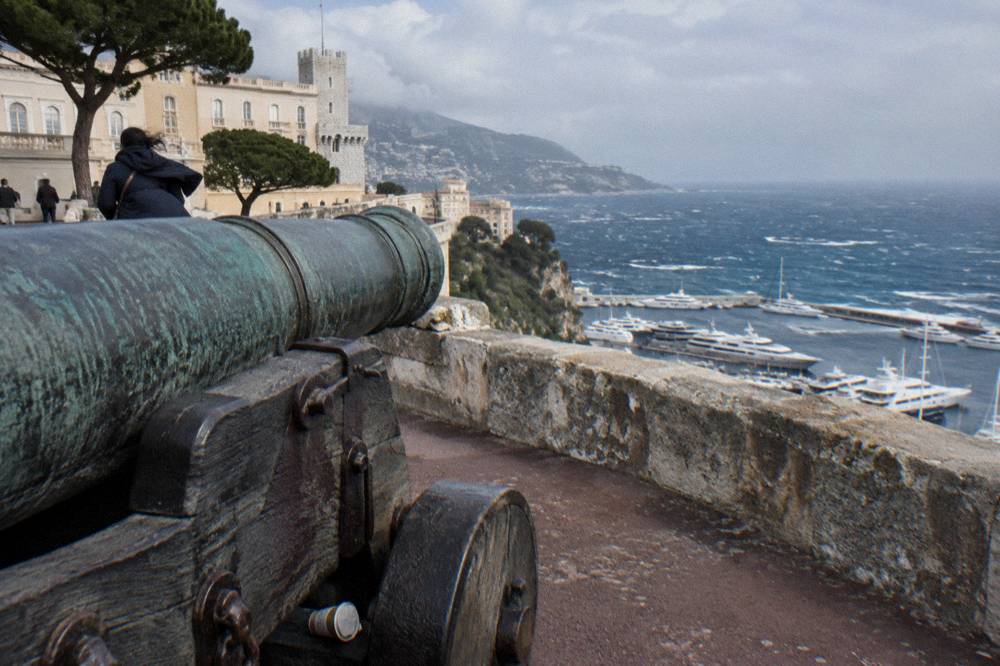 Prince's Palace square on the Rock with cannon and view over the harbor