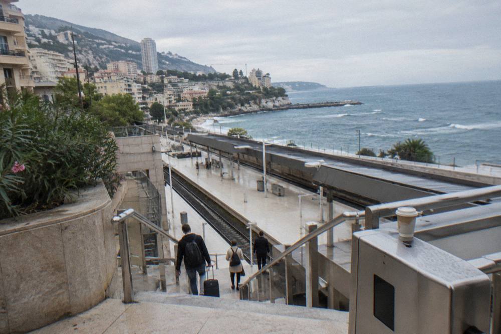 The platforms of Monaco Monte Carlo station seen from the upper concourse