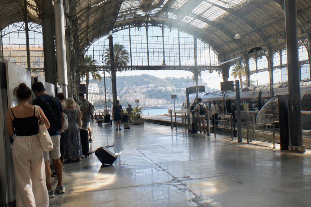 The main hall of Nice Ville station with departure boards above the platforms